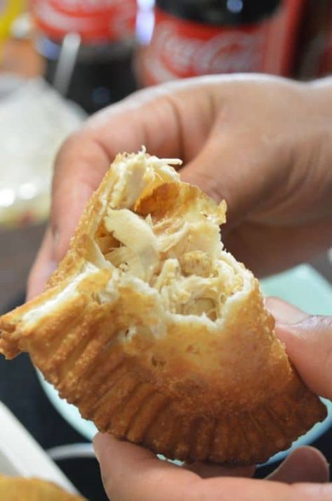 Chicken Empanadas Recipe Easy, Easy Chicken Empanadas, Apple Pie Empanadas, Chicken Empanadas Recipe, Empanada Recipes, Entertainment Recipes, Chicken Empanadas, Boricua Recipes, Empanadas Recipe