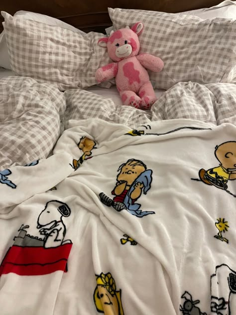 Snoopy Bed, Snoopy Bed Sheets, Snoopy Girl Aesthetic, Snoopy Bedroom, Snoopy Room Decor, Snoopy Room, Snoopy Things, Snoopy Aesthetic, Vibey Room Aesthetic