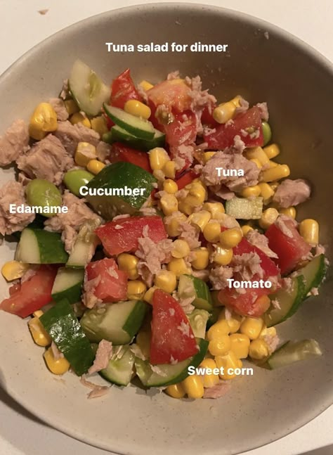 Healthy Meals Aesthetic Dinner, Really Healthy Meals, Tuna Salad Aesthetic, Healthy Salad Aesthetic, Healthy Uni Meals, Salad Recipes Aesthetic, Salads Aesthetic, Healthy Meal Aesthetic, College Meal Ideas