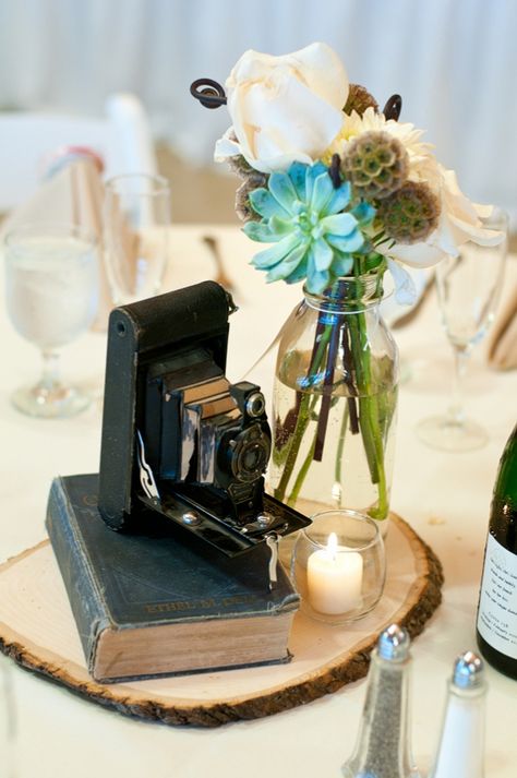 Travel Centerpieces, Camera Wedding, Vintage Travel Themes, Creative Centerpieces, Vintage Centerpieces, Event Centerpiece, White Lake, Photography Themes, Travel Theme Wedding