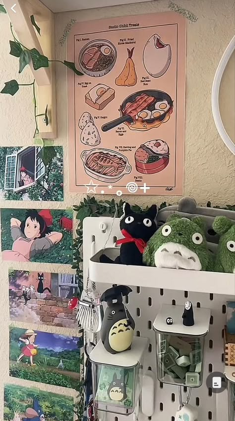 Memo Board Decor, Room Ideas Aesthetic Studio Ghibli, Studio Ghibli Room Inspired, Studio Ghibli Themed Room Aesthetic, Ponyo Room Aesthetic, Tokyo Style Room, Room Decor Trinkets, Ghibli Room Decor Aesthetic, Totoro Inspired Room