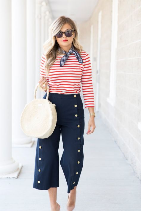 Nautical Theme Outfit, Nautical Inspired Outfit, Marine Outfit, Cruise Party, Red Outfits, Nautical Outfits, Gamine Style, Sailor Stripes, Nautical Looks