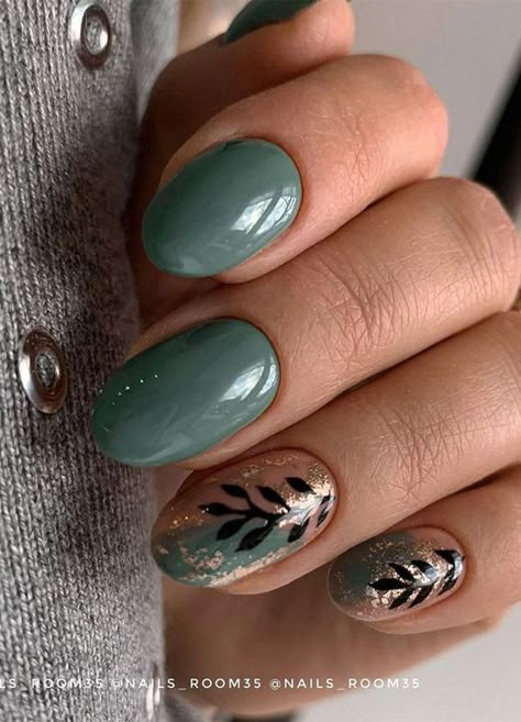 Green Tone Nails, Blue And Green Nail Art Designs, Autumn Nail Designs Green, Green Nails Leaves, Nails Green Leaves, Pastel Green Nail Art, Cool Tone Nails, Autumn Green Nails, Greenery Nails