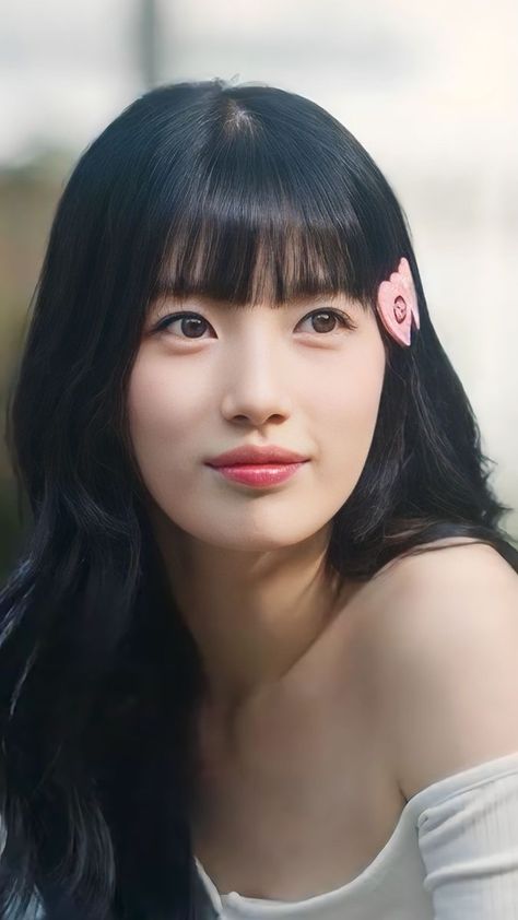 Suzy Bae Doona, Doona Korean Drama Suzy, Doona Korean Drama Outfit, Doona Bae Suzy, Suzy Bae Wallpapers, Doona Korean Drama, Bae Suzy Wallpapers, Signature Hairstyles, Lee Doona