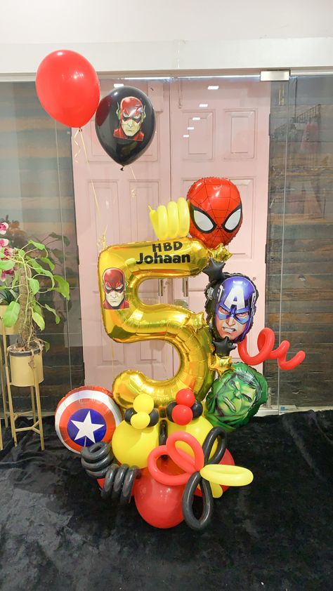 Super Hero Balloon Bouquet, Ballon Buquet, Avengers Decorations, Spiderman Birthday Party Decorations, Superhero Birthday Cake, Spiderman Birthday Party, Avengers Party, Avengers Birthday, Balloon Ideas