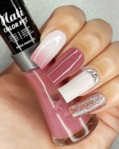 2023 Spring Nails, Spring Nails Art, Pink Holographic Nails, Nail Paint Shades, Nail Tip Designs, Nails Art Designs, Art Designs Ideas, Nail Salon Design, Long Acrylic Nail Designs