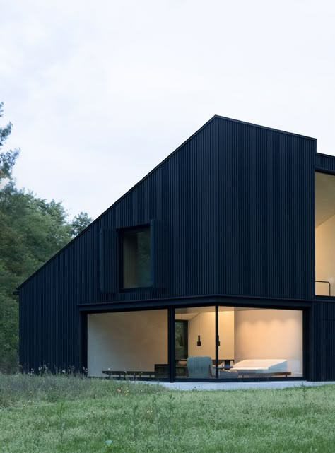 Embedded in nature, House By The Lake from German studio Appels Architekten, is a powerful statement of minimalist tranquility. Tiny Lake House, Wooden Cornice, House By The Lake, Nature House, Built In Banquette, Painted Wooden Boxes, Compact House, Forest Cabin, By The Lake