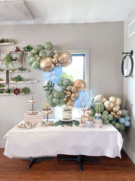 Eucalyptus Baptism Decor, Plants Baby Shower Theme, Plant Party Decor, Living Room Baby Shower Ideas, Blue Green Baby Shower Ideas, Green Theme Baby Shower Ideas, Green Boy Baby Shower Ideas, Baby Shower Plant Theme, Plant Theme Baby Shower Ideas