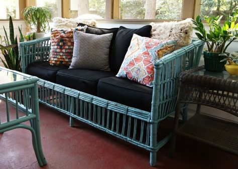 Painted vintage rattan furniture Lounge Colours, Porch Update, Vintage Rattan Furniture, Wicker Furniture Makeover, Bamboo Furniture Design, Painting Wicker Furniture, Cane Sofa, Classy Rooms, Wicker Couch