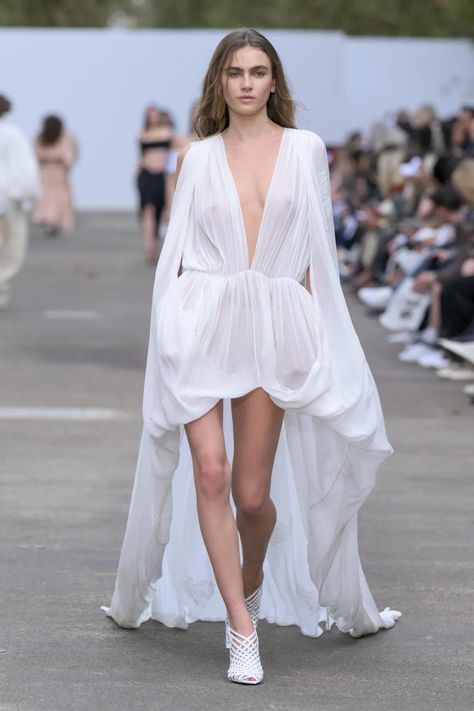 Stella McCartney Spring 2025 Ready-to-Wear Collection [PHOTOS] Show Collection, September 2024, Fashion Show Collection, All White, Photo Collection, Resort Wear, Paris Fashion, Runway Fashion, Paris Fashion Week