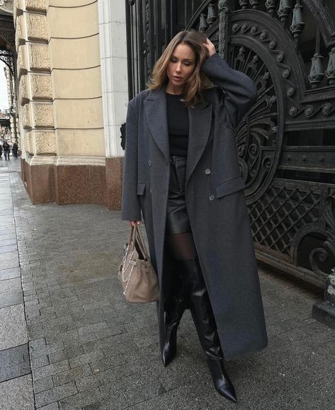 Dark Grey Trench Coat Outfit, Gray Trench Coat Outfit, November Fashion, Middle Age Style, Double Breasted Overcoat, Trench Coat Outfit, Grey Trench Coat, Suit Collar, Middle Age Fashion