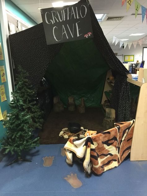 Gruffalo cave role play area Eyfs Role Play Area, Gruffalo Activities Eyfs, Gruffalo Display, Gruffalo Eyfs, Outdoors Eyfs, Role Play Ideas For Kids, Role Play Areas Eyfs, Gruffalo Activities, Cave Diy