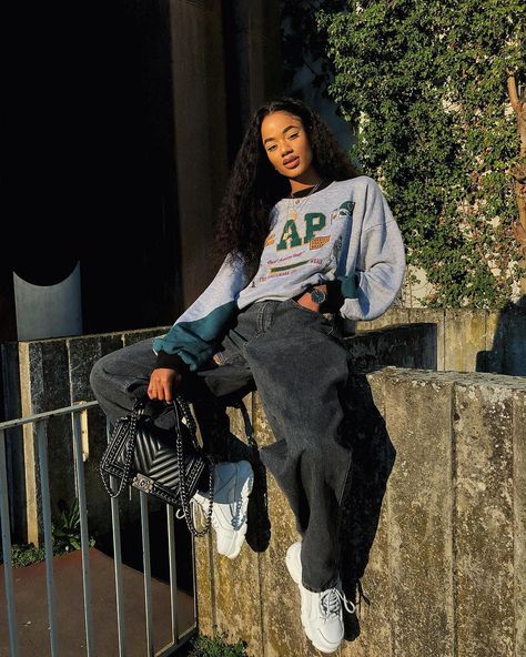 Instagram post by SEPHORAK. • Mar 23, 2019 at 4:07pm UTC Tomboy Skater Outfits, Indie Streetwear Fashion, Baggy Women Outfits, Tomgirl Outfits, Look Hip Hop, Streetwear Lookbook, Tomboy Fits, Calm Fits, Tomboy Outfit