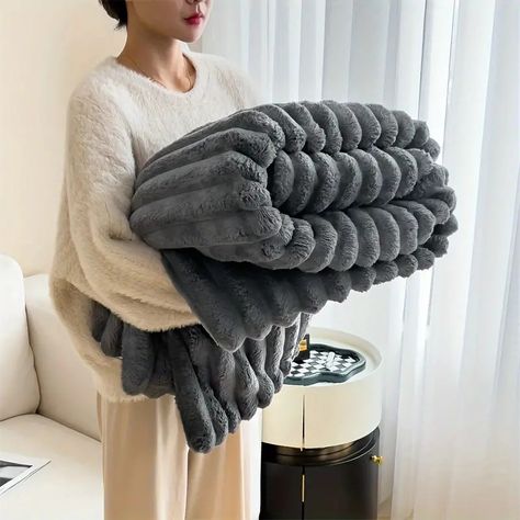 Hagyományos stílusú plüss kétrétegű szabadidős takaró minden - Temu Hungary Fur Blankets, Velvet Throw Blanket, Down Comforters, Sofa Throw Blanket, Plush Sofa, Winter Blankets, Comfort Blanket, Bed Couch, Fur Blanket