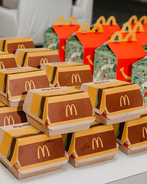 Mcdonald’s Catering, Mcdonald’s At Wedding, Mcdonald’s Wedding Food, Mcdonalds Late Night Wedding, Mcdonald’s Bar At Wedding, Mcdonalds Wedding Late Night, Mcdonald’s Wedding, Late Night Snacks Wedding, Wedding Late Night Snack Ideas