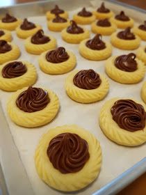 Hani's Kitchen: Nutella Tart Nutella Tart Recipe, Deepavali Cookies Recipe, Tart Nanas, Kueh Raya, Cookies Lebaran, Nutella Tarts Mini, Mini Bakewell Tart, Nutella Crostata Recipe, Eggless Nutella Cookies