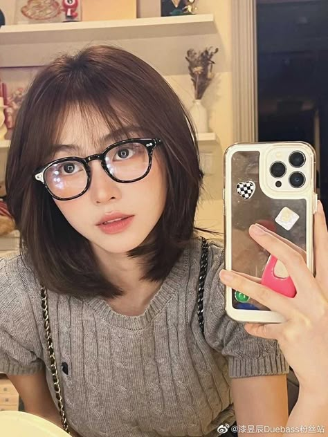 Short Hair For Chubby Faces, Pretty Hair Cuts, Ulzzang Short Hair, Korean Hair Color, Short Hair Tomboy, Brown Hair Looks, Hair Style Korea, Hair Inspiration Long, Layered Haircuts For Medium Hair