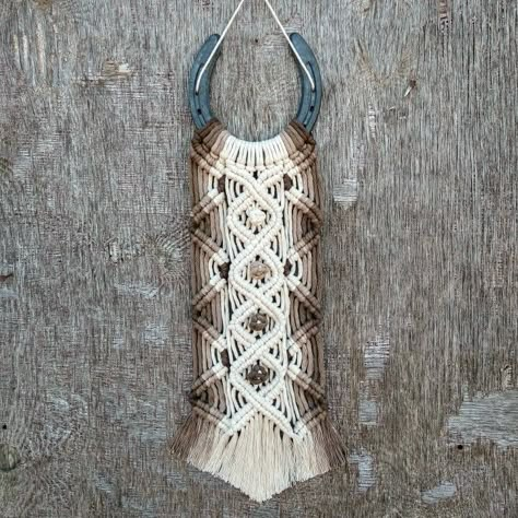 Farmhouse decor horseshoe with gradient macrame Macrame Horseshoe, Horseshoe Macrame, Horseshoe Crafts Diy, Antler Macrame, Horseshoe Crafts Projects, Wood Burning Patterns Stencil, Horseshoe Projects, Horseshoe Decor, Horseshoe Crafts