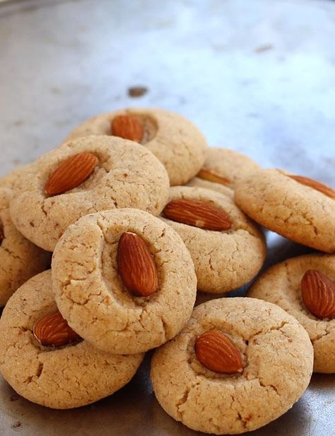 Easy Almond Cookies Recipe Almond Paste Recipes Cookies, Almond Biscuits Recipe, Cookies Almond Extract, Almond Paste Scones Recipe, Chinese Almond Cookies Recipes, Almond Sugee Cookies, Almond Flour Recipes Cookies, Almond Biscuits, Coconut Biscuits