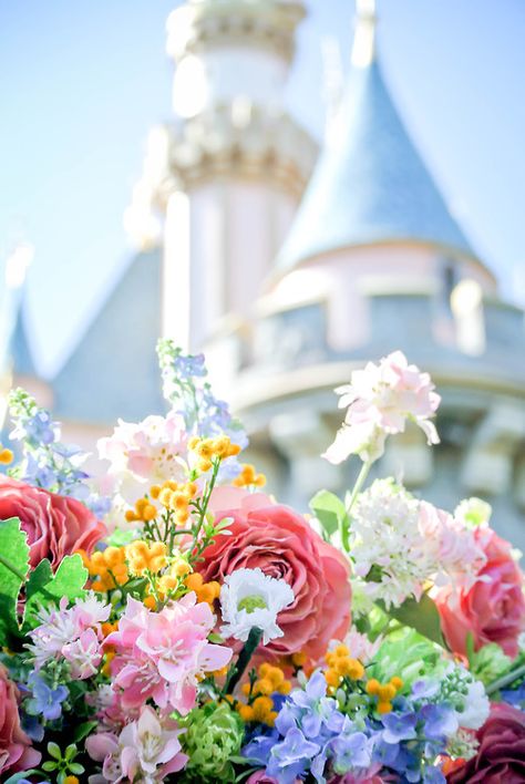 credit: hayleythehatter.tumblr.com Disney Mignon, Disney Mug, Handy Wallpaper, Sleeping Beauty Castle, Disney Background, Whatsapp Wallpaper, Art Disney, Wallpaper Gallery, Disney Aesthetic