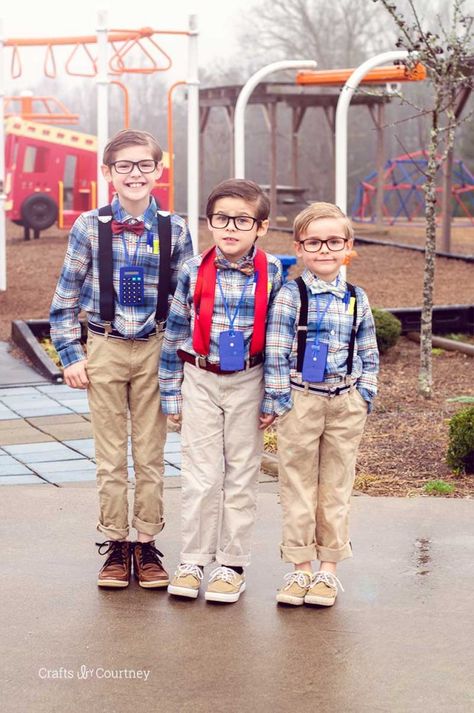 Easy DIY Nerd Costume Nerd Day Outfits Spirit Week, Kid Nerd Costume, Cute Nerd Costumes, Nerd Costume Diy, Girl Nerd Costume, Cute Nerd Outfits, Nerd Halloween Costumes, Into The Woods Jr, Nerd Costumes