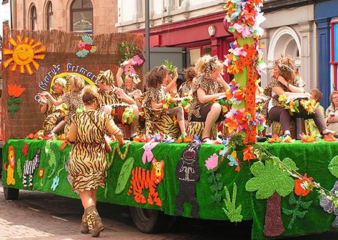 St. Mary's Primary school had this George in the Jungle inspired float with animal print costumes and a frieze of animals around the skirt. A pack of various animals followed behind.     via WhiteHaven Carnival 2008 Halloween Parade Float, Carnival Floats, Mardi Gras Float, Homecoming Floats, Homecoming Parade, Animal Parade, Halloween Parade, Brownie Girl Scouts, Elves And Fairies