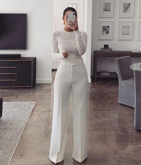 White Pants Outfit, Europe Outfits, All White Outfit, White Long Sleeve Top, Dubai Fashion, White Outfits, Autumn Fashion Women, All White, Winter Style