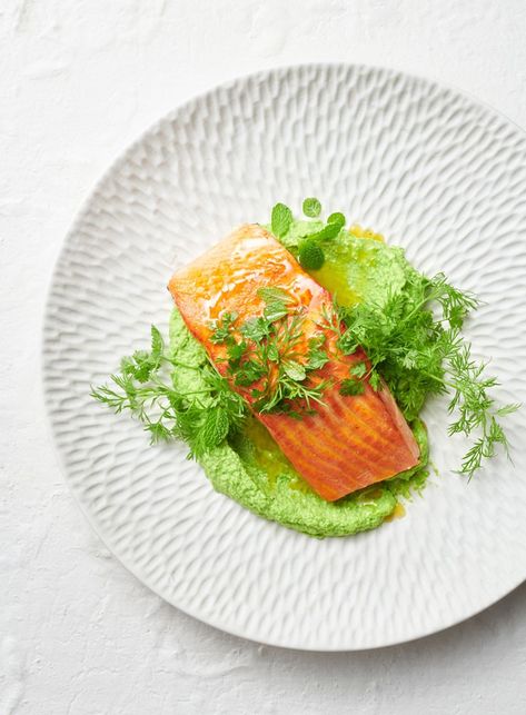 Salmon With Pea Puree, Pea Puree Recipe Dishes, Pea Puree Recipe, Pea Puree, Plating Ideas Dinner, Comfort Foods, Gourmet Food Plating, Winter Dishes, Herb Salad