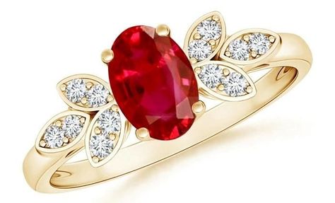 Vintage ruby and diamond engagement ring with a gold band Oval Ruby Ring, Diamond Leaf Ring, Garnet Ring Vintage, Ruby Ring Vintage, Natural Ruby Ring, Vintage Inspired Rings, Brown Gemstone, July Birthstone Jewelry, Vintage Diamond Rings