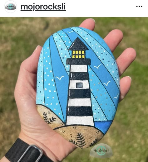 Rock Painting Patterns Templates, Painted Rock Lighthouse, Rock Painting Beach, Nautical Rock Painting Ideas, Beach Theme Painted Rocks, Rock Painting Lighthouse, Aesthetic Stone Painting, Beach Painted Rocks, Painted Garden Rocks