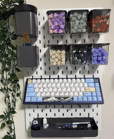 Ikea Pegboard, Small Game Rooms, Gaming Room Decor, Video Game Room Design, Repair Guide, Gaming Room Setup, Computer Setup, Gamer Room, Computer Repair