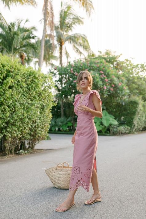 Elegant Casual Outfit, Stephanie Hill, Casual Dresses For Summer, Linen Summer Dresses, Cotton Summer Dresses, The Style Bungalow, Style Bungalow, Elegant Summer Outfits, Elegant Fashion Outfits