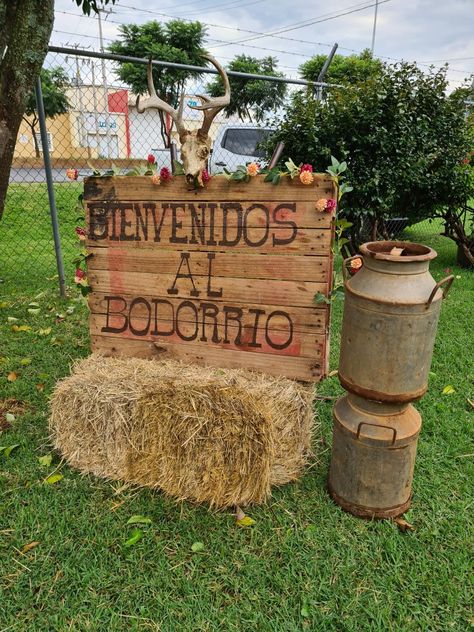 Ranchera Theme Party, Ranchero Wedding Decorations, Western Anniversary Party Ideas, Quince Rancho Theme, Western Mexican Wedding, Vaquero Centerpieces, Rancho Quinceanera Theme, Ranch Party, 50th Wedding Anniversary Decorations