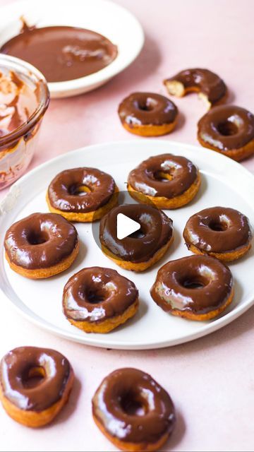 Yeast Donut Recipe, Bake With Shivesh, Donuts Chocolate, Making Donuts, Baking Recipe, Delicious Donuts, Chocolate Donuts, For Keeps, Chocolate Glaze