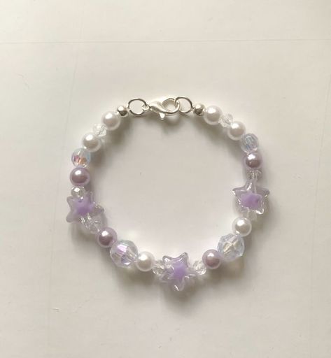 Bracelets Cute Aesthetic, Purple Aesthetic Bracelet, Beaded Bracelet Purple, Purple And White Bracelet, Purple Bracelet Aesthetic, Purple Beads Bracelets, Vintage Beaded Jewelry, Beads Bracelet Design Aesthetic, Purple Bracelet Ideas