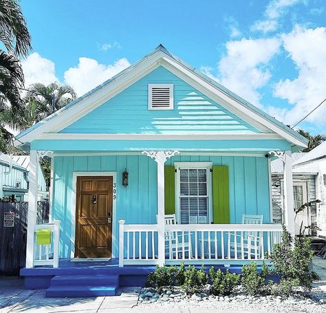 Oh those sweet Key West colors 💙. A perfect little cottage to spend the summer 😎🎉. - - #keywest #keywestcottage #cottage #cottagestyle #keywesthome #conchhouse #keywestlife #keywestbound Coastal House Colors Exterior, Turquoise House Exterior, Coastal Cottage Exterior, Beach House Paint Colors, Key West Colors, Unique Paint Colors, White Cottages, Coastal Bungalow, Cottage Style Doors