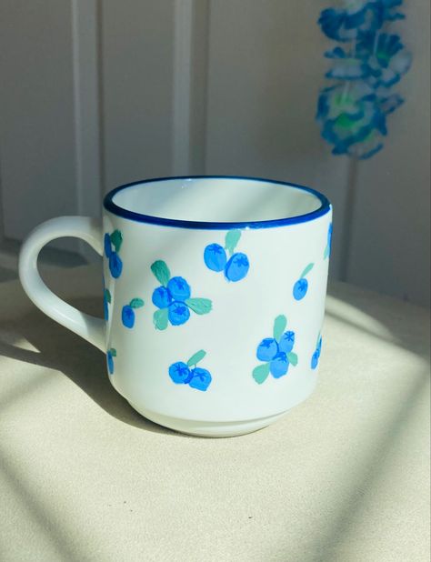 Mug Designs Painted Easy, Cute Pottery Cup Painting Ideas, Pottery Painting Ideas Teacup, Simple Cup Painting Ideas, Ceramic Painting Ideas Mugs Aesthetic, Drawing Mugs Ideas, Cool Mug Painting Ideas, Simple Ceramic Mug Designs, Paint A Pot Mug Ideas