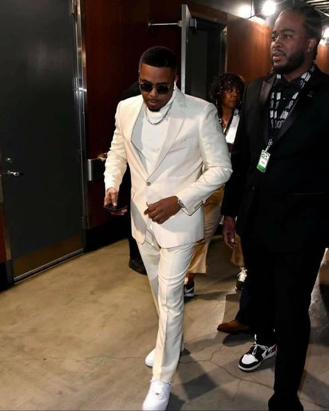 White Prom Suit Black Men, White Prom Outfits For Guys, White Prom Suits For Guys, Men Prom Outfit, Mens Suits Style Modern Classy, White Turtleneck Outfit, White Prom Suit, Mens Suits Style Modern, Turtleneck Outfit Men