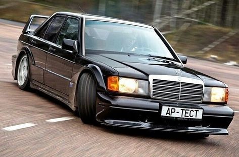 1,893 Gostos, 6 Comentários - 𝐆𝐞𝐫𝐦𝐚𝐧 𝐬𝐭𝐲𝐥𝐞 🔪 (@germancarsbeauty) no Instagram: "W201 in action 😠 •Like •Comment •Share •Rate #mercedesw201 #w201 #190e #e190 #amg #4matic #sclass…" Mercedes 190 Evo, Bmw Evolution, 190e Evo, W201 190e, Mercedes W201, Mercedes 190e, Benz W124, Merc Benz, Mercedes Wallpaper