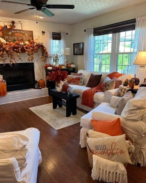 Fall Aesthetic Living Room Ideas, Fall Vibes Aesthetic Living Room, Apartment Decorating Holidays, Fall Decor Inspo Living Room, Fall Decor Living Room Apartment, Fall Decor Ideas For Dining Room, Autumn Decor Apartment, Cozy Autumn Home Living Room, Fall Theme Apartment