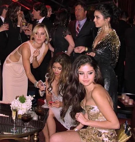 Elite Aesthetics, Justin Selena, Justin Bieber Selena Gomez, Famous Lifestyle, Selena And Taylor, Selena Gomez Pictures, Sarah Hyland, Selena G, Ashley Tisdale