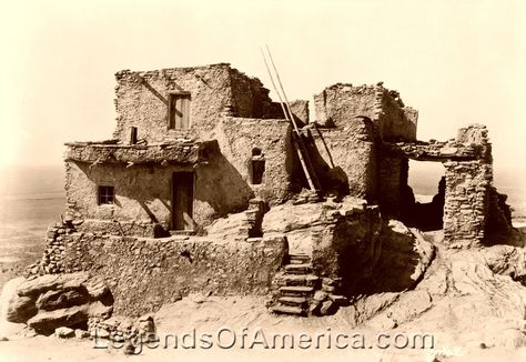 Hopi House in Walpi, AZ, 1921 Pueblo Paintings, Piano Landscape, Southwestern Paintings, Hopi People, Hopi Tribe, Ancient Structures, American Indian History, Native American Photos, Native American Peoples