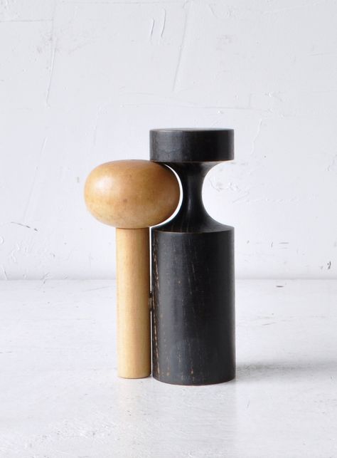 Wooden Objects, Objet Design, Furniture Details, Furniture Inspiration, Japanese Design, Salt And Pepper Shakers, Wood Turning, Cool Furniture, Table Design