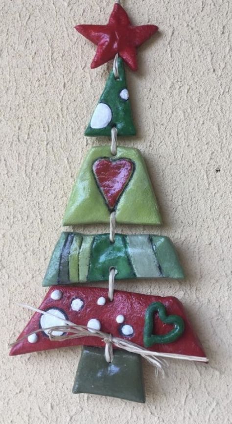 Christmas Air Clay Ideas, Pottery Ornaments Christmas, Air Dry Clay Projects Christmas, Christmas Pottery Ideas Ceramics, Christmas Pottery Ideas, Air Dry Clay Christmas Decorations, Polymer Clay Christmas Decorations, Pottery Christmas Ornaments, Clay Christmas Tree