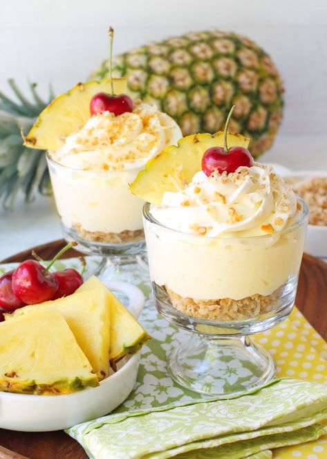 Pina Colada Cheesecake, Pudding Recept, Pane Naan, Pineapple Dessert Recipes, Dessert Shooters, Mini Cheesecake Recipes, Pineapple Desserts, Cheesecake Mousse, Mousse Recipes