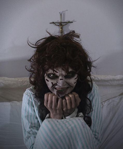 Regan is listed (or ranked) 9 on the list 19 Insanely Awesome and Unbelievably Accurate Horror Cosplays Regan Exorcist Costume, Exorcist Costume, Movie Character Cosplay, Horror Movie Costumes, Cosplay Disney, Scary Characters, Movie Halloween Costumes, Victorian Halloween, Horror Costume