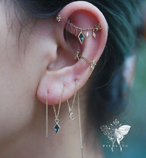 Wormy Piercing (@wormypiercing) • Instagram photos and videos Cool Industrial Piercing Jewelry, Ear Piercings And Tattoos, Piercing Ideas With Industrial, Industrial Piercing Alternatives, Piercings With Industrial, Pretty Industrial Piercing, Industrial Ear Piercing Ideas, Piercings Ear Industrial, Chain Ear Piercings