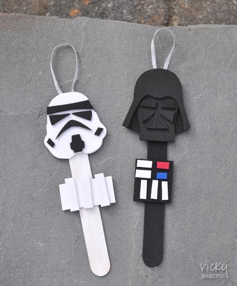 For December Star Wars Craft Club! Star Wars Christmas Crafts, Star Wars Tree, Disney Ornaments Diy, Star Wars Christmas Tree, Stick Ornaments, Popsicle Stick Ornaments, Diy Star Wars, Stick Christmas Tree, Star Wars Crafts