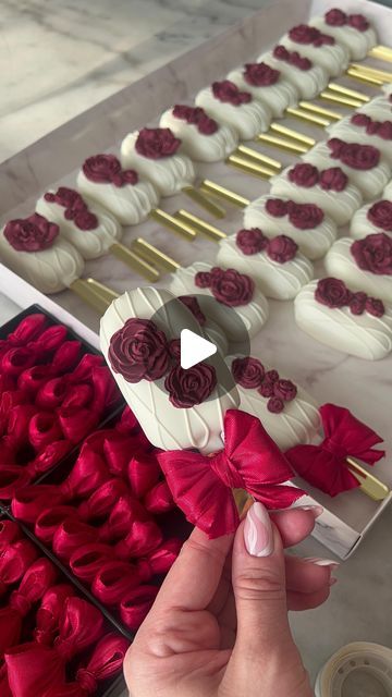 𝐋𝐮𝐱𝐮𝐫𝐲 𝐛𝐚𝐤𝐞𝐫 on Instagram: "200 wedding cakesicle favors ❤️ Truly, a labor of love.  . . . .#cakesicles #cakesiclesofinstagram #weddingfavors" Red Cakesicles, Wedding Cakepops Ideas, Wedding Cakesicles, September 1, Dessert Table, Quince, Dusty Rose, Wedding Favors, Labor