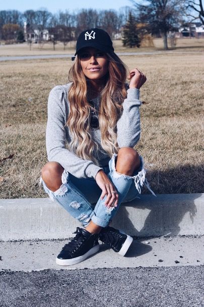 Outfit With Baseball Hat, Baseball Outfits, Tomboy Outfit Ideas, Baseball Hat Outfit, Baseball Cap Outfit, Cap Outfit, Tomboy Outfits, Casual Cap, Winter Magic